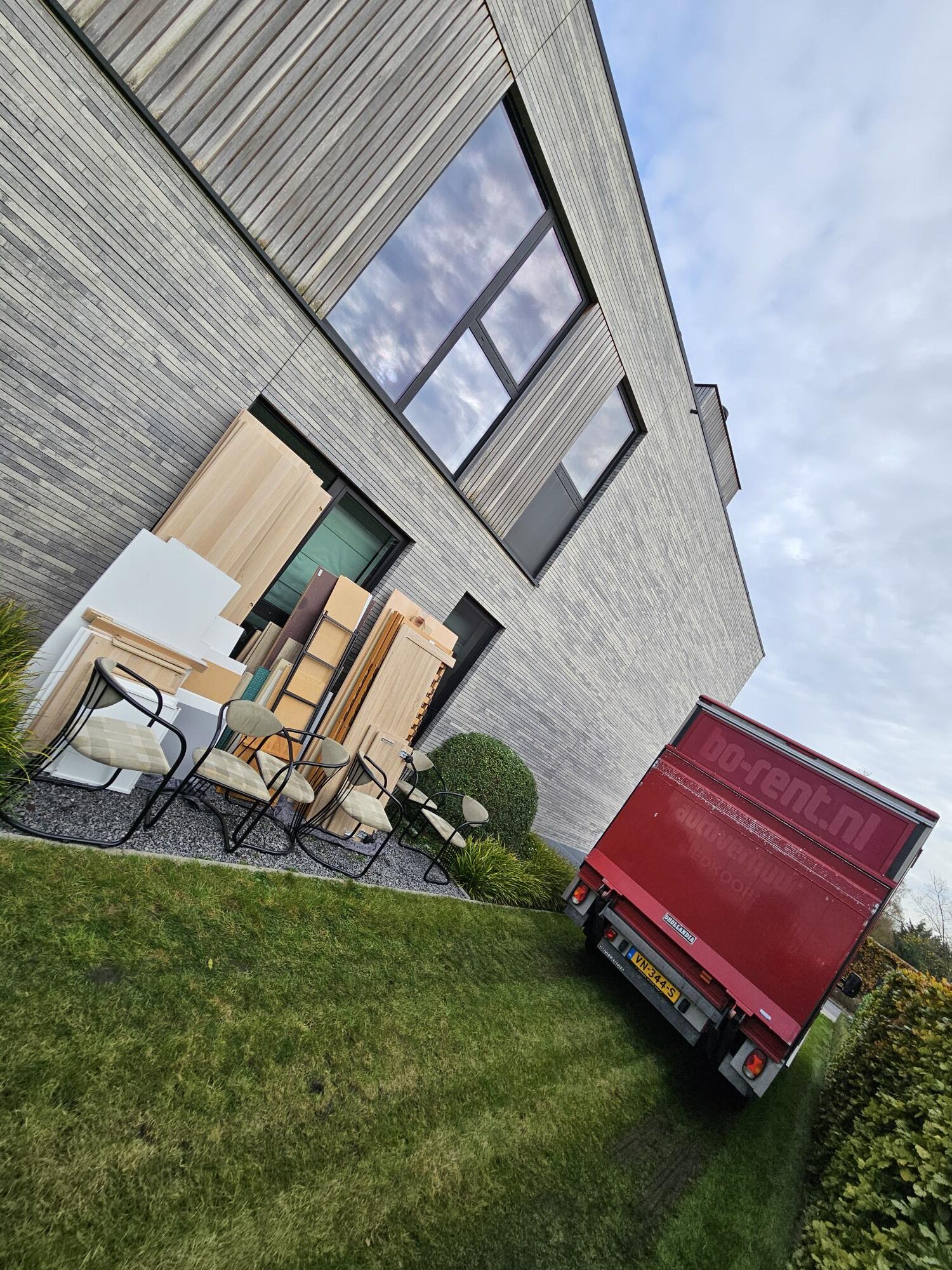 Tiny movings big relocation